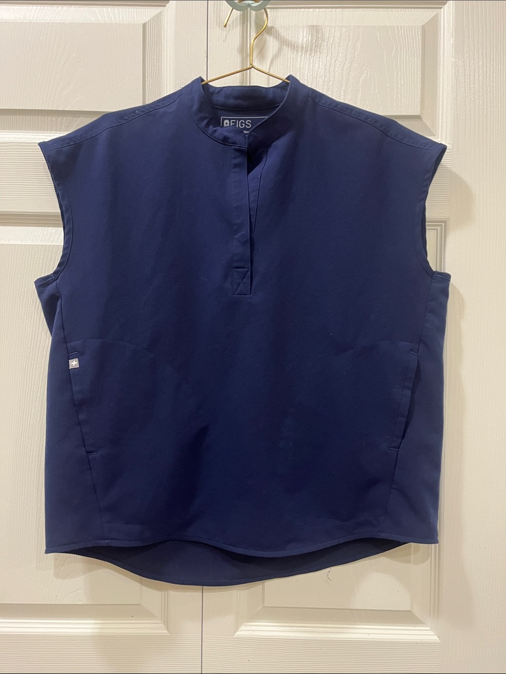 Figs navy women’s 3 piece scrub set, size small